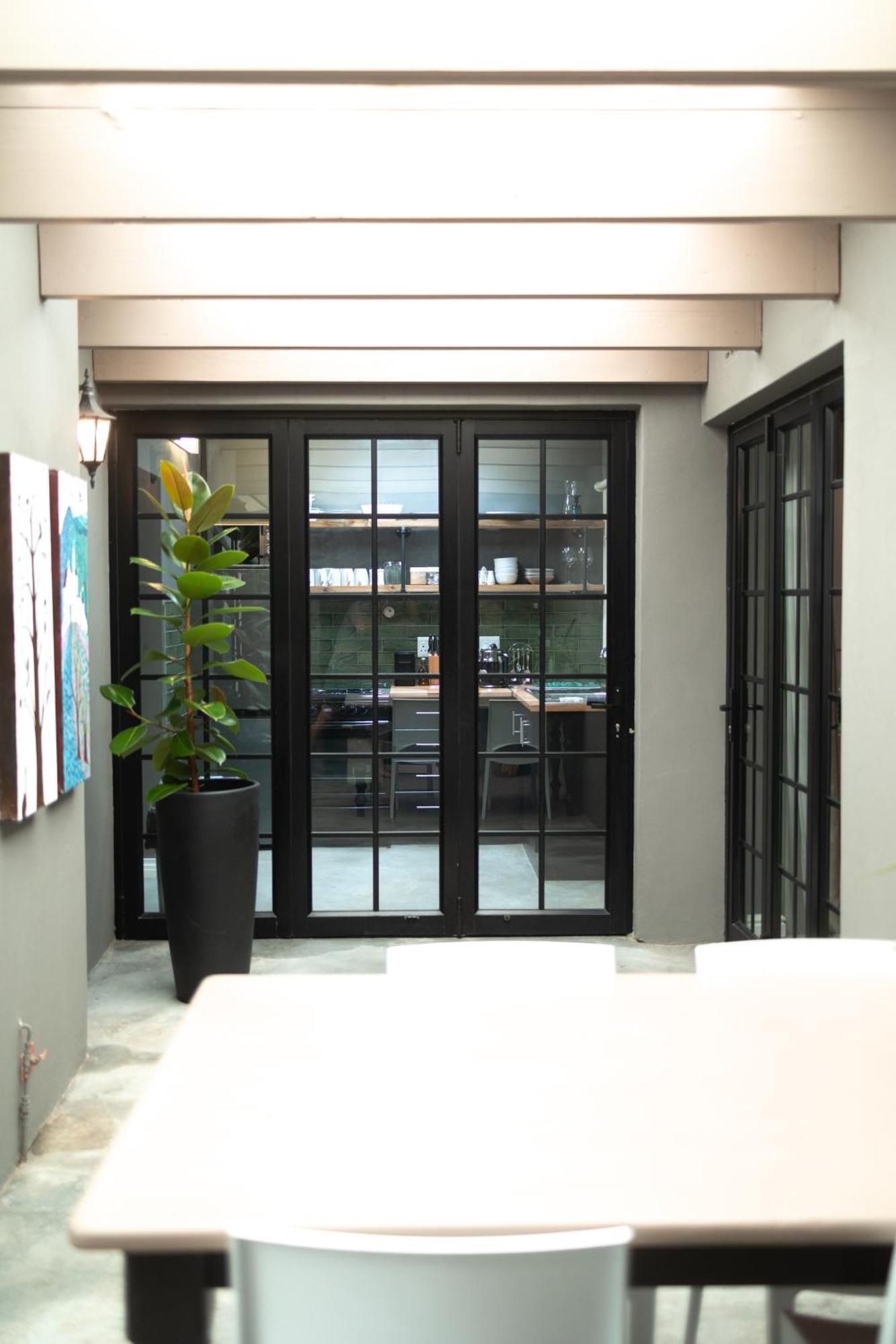 מוסל ביי Comfortable 2-Bedroom Place With Indoor Fireplace מראה חיצוני תמונה